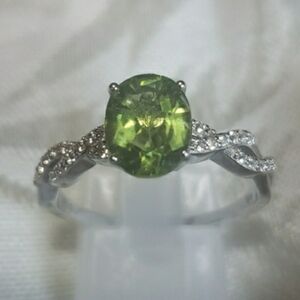 NWT Dazzling Premium Peridot White Zircon Ring in Sterling Silver
